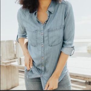 Carly Jean Los Angeles Mason Chambray Top (size med)